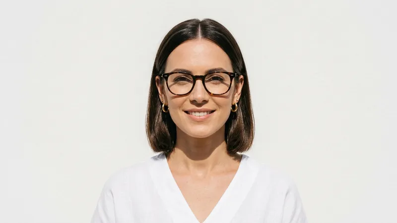 Boucles d'oreilles avec des lunettes : lesquelles choisir ?